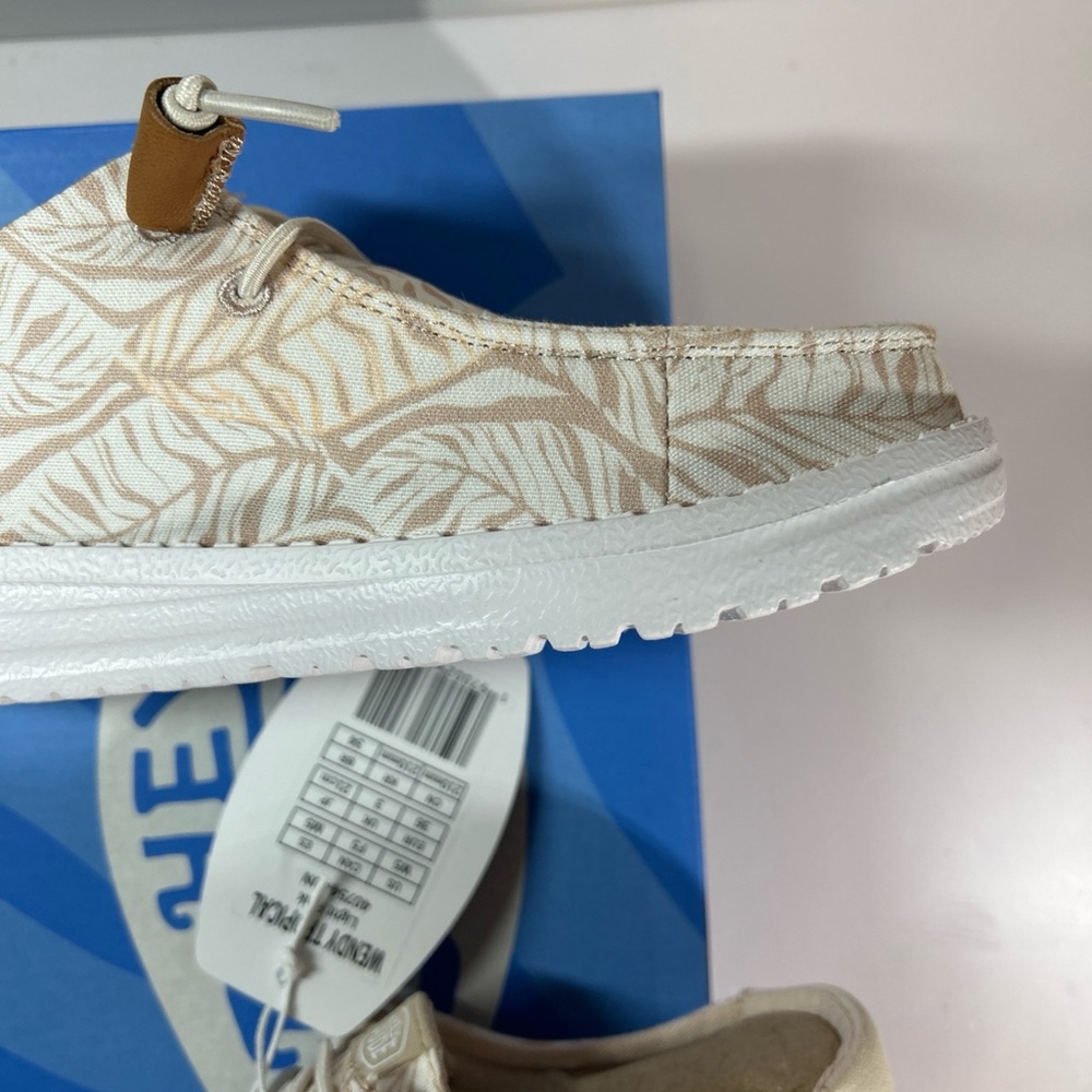 Hey Dude Wendy Light Pink Tropical Womens Sz 5  Slip On Shoes Brand New In Box - Picture 5 of 13